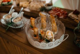 Organiser un apéro dînatoire à huit sans courir en cuisine