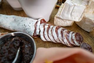 Comment reconnaître un bon saucisson artisanal ?